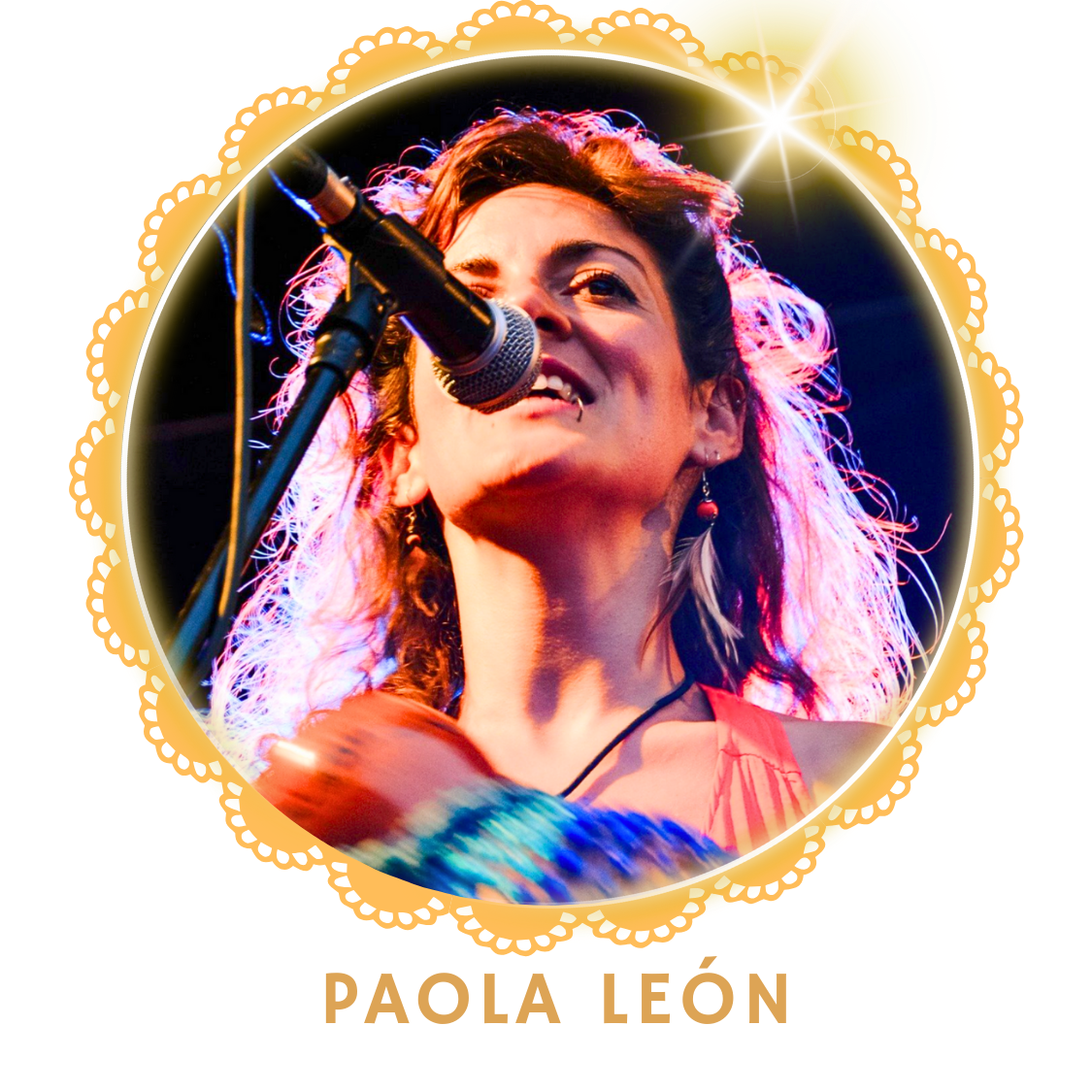 Paola León